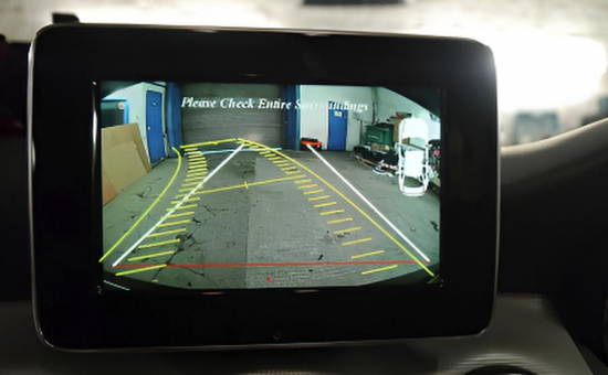 Preview: Rückfahrkamera Einbau inkl. Material Mercedes Automatik – Original Bildschirm (NTG 4 / 4.5 / 5)